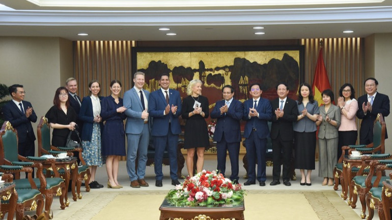 Thủ tướng Phạm Minh Chính và các đại biểu phía Thụy Điển. (Ảnh: TRẦN HẢI)