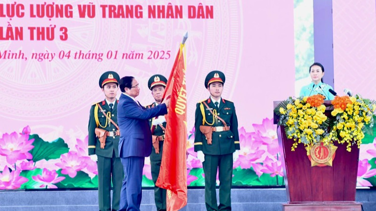 Thủ tướng Phạm Minh Chính trao Danh hiệu Anh hùng Lực lượng vũ trang nhân dân cho Lực lượng vũ trang Thành phố Hồ Chí Minh. (Ảnh: THANH GIANG)