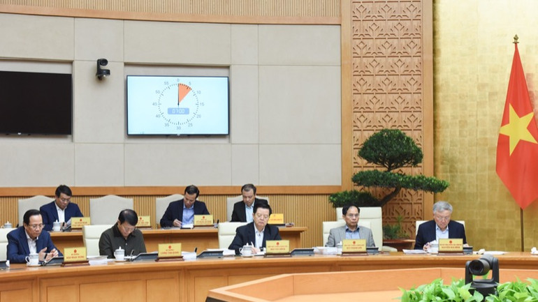 Các Phó Thủ tướng Chính phủ, lãnh đạo một số bộ, ngành, đại biểu tham dự phiên họp.