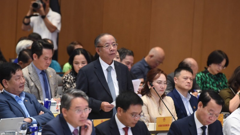 Chủ tịch Hiệp hội Doanh nghiệp nhỏ và vừa Việt Nam Nguyễn Văn Thân phát biểu ý kiến. (Ảnh: TRẦN HẢI) Chủ tịch Hiệp hội Doanh nghiệp nhỏ và vừa Việt Nam Nguyễn Văn Thân phát biểu ý kiến. (Ảnh: TRẦN HẢI)