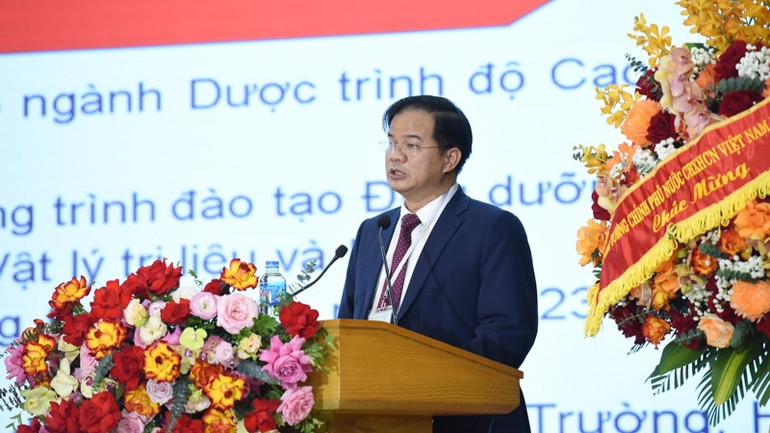 PGS, TS, Giám đốc Bệnh viện Bạch Mai Đào Xuân Cơ phát biểu ý kiến. (Ảnh: TRẦN HẢI)