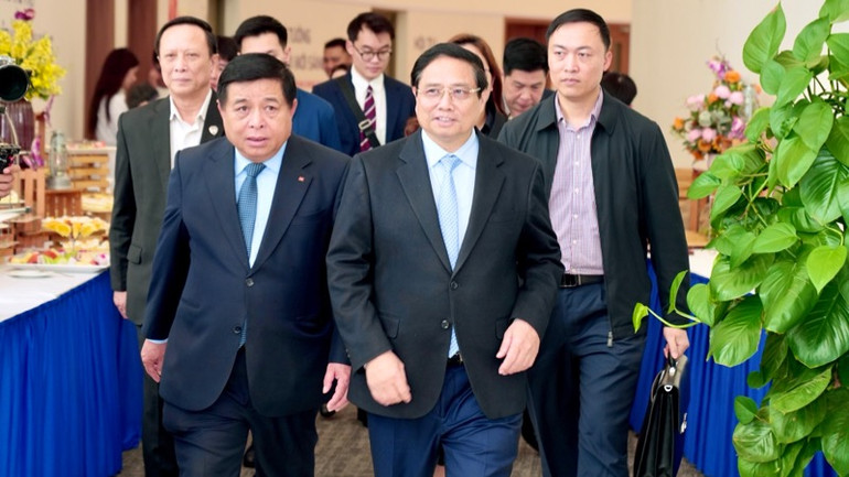 Thủ tướng Phạm Minh Chính, Phó Thủ tướng Nguyễn Chí Dũng tới dự Diễn đàn. (Ảnh: TUẤN HÙNG)