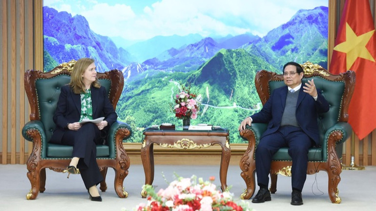 Thủ tướng Phạm Minh Chính tiếp bà Lynn Maxwell, Tổng Giám đốc Thương mại toàn cầu của S&P Global Ratings. (Ảnh: TRẦN HẢI)