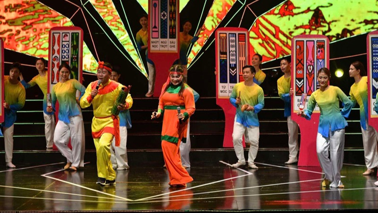 Một tiết mục bài chòi được biểu diễn tại buổi lễ. (Ảnh: THANH GIANG)