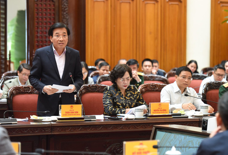 Bộ trưởng, Chủ nhiệm Văn phòng Chính phủ Trần Văn Sơn phát biểu ý kiến tại cuộc họp. (Ảnh: TRẦN HẢI)