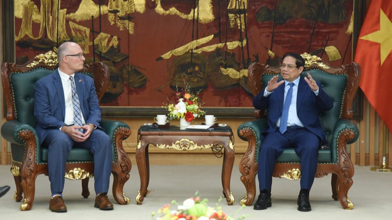 Thủ tướng Phạm Minh Chính tiếp Đoàn Nghị sĩ lưỡng đảng Hạ viện Hoa Kỳ do Hạ Nghị sĩ John Moolenaar, bang Michigan, thành viên Ủy ban Chuẩn chi Hạ viện Hoa Kỳ, làm Trưởng đoàn. (Ảnh: TRẦN HẢI) Thủ tướng Phạm Minh Chính tiếp Đoàn Nghị sĩ lưỡng đảng Hạ viện Hoa Kỳ do Hạ Nghị sĩ John Moolenaar, bang Michigan, thành viên Ủy ban Chuẩn chi Hạ viện Hoa Kỳ, làm Trưởng đoàn. (Ảnh: TRẦN HẢI)
