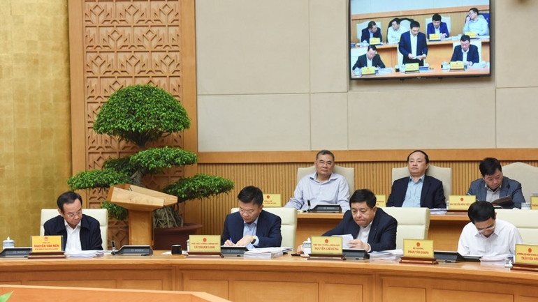 Các thành viên Chính phủ, đại biểu tham dự phiên họp. (Ảnh: TRẦN HẢI)