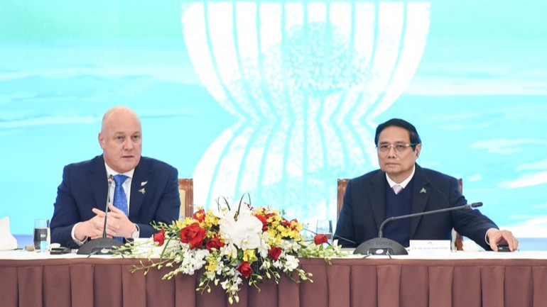 Thủ tướng Phạm Minh Chính và Thủ tướng New Zealand Christopher Luxon - khách mời danh dự Tọa đàm. (Ảnh: TRẦN HẢI)