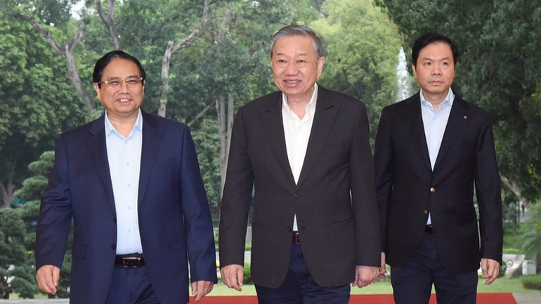 Tổng Bí thư Tô Lâm tới chủ trì cuộc làm việc với Tiểu ban Kinh tế-Xã hội Đại hội XIV của Đảng. (Ảnh: TRẦN HẢI)