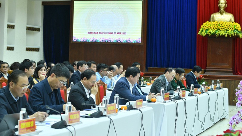 Đại diện lãnh đạo các bộ, ngành Trung ương tham dự cuộc làm việc. (Ảnh: THANH GIANG)