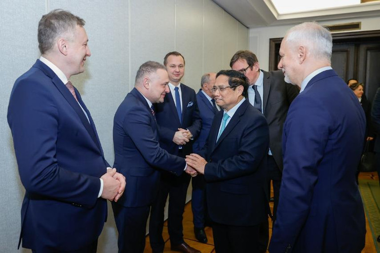 Thủ tướng Phạm Minh Chính nồng nhiệt chào đón Nhóm Nghị sĩ Hữu nghị Ba Lan-Việt Nam (Ảnh: NHẬT BẮC/VGP). Thủ tướng Phạm Minh Chính nồng nhiệt chào đón Nhóm Nghị sĩ Hữu nghị Ba Lan-Việt Nam (Ảnh: NHẬT BẮC/VGP).