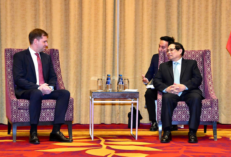 Thủ tướng Phạm Minh Chính tiếp ông Michal Fijol - Quyền Chủ tịch Hội đồng quản trị tập đoàn hàng không LOT. (Ảnh: THANH GIANG)