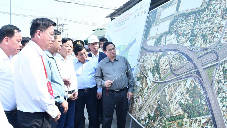 Thủ tướng Phạm Minh Chính cho ý kiến chỉ đạo thực hiện dự án. (Ảnh: THANH GIANG)