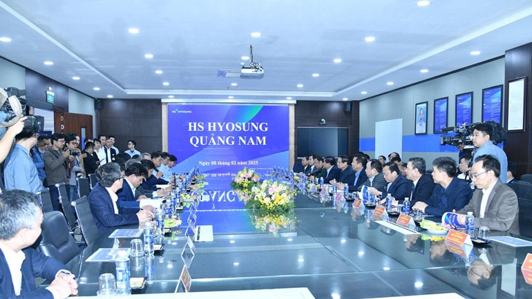 Thủ tướng Phạm Minh Chính chủ trì buổi làm việc với Tập đoàn HS Hyosung. (Ảnh: THANH GIANG)