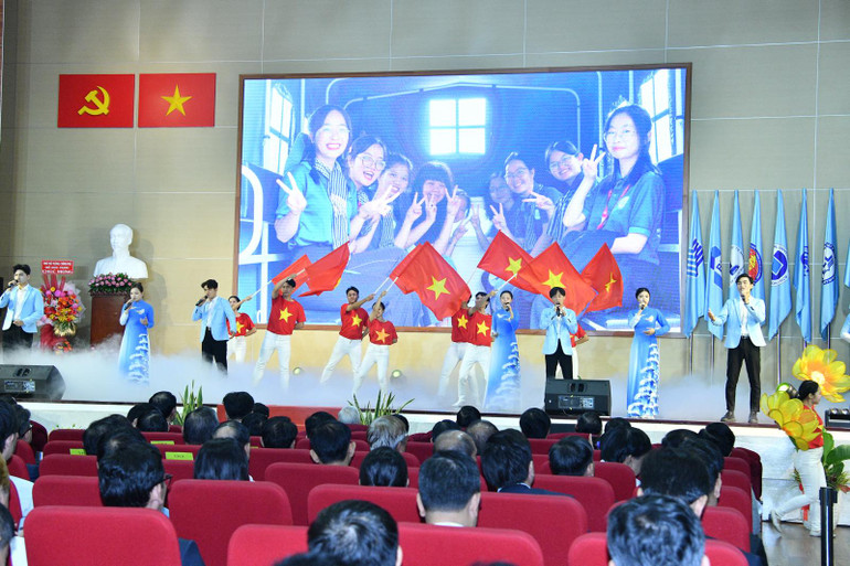 Một tiết mục văn nghệ được biểu diễn tại Lễ Kỷ niệm. (Ảnh: THANH GIANG)