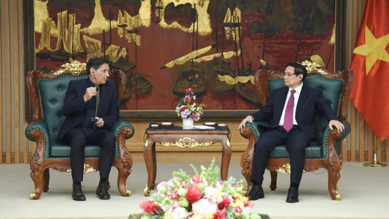 Thủ tướng Phạm Minh Chính tiếp Chủ tịch Tập đoàn Skoda Auto Klaus Zellmer. (Ảnh: TRẦN HẢI)