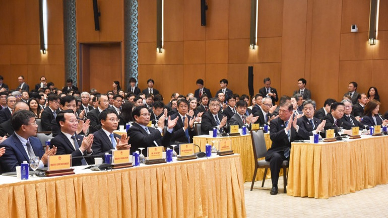 Thủ tướng Phạm Minh Chính, Thủ tướng Nhật Bản Ishiba Shigeru và các đại biểu tham dự Diễn đàn. (Ảnh: TRẦN HẢI) Thủ tướng Phạm Minh Chính, Thủ tướng Nhật Bản Ishiba Shigeru và các đại biểu tham dự Diễn đàn. (Ảnh: TRẦN HẢI)