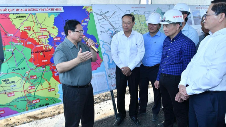 Thủ tướng Phạm Minh Chính trao đổi với các cơ quan, đơn vị về tiến độ hoàn thành Dự án cao tốc Biên Hòa-Vũng Tàu.