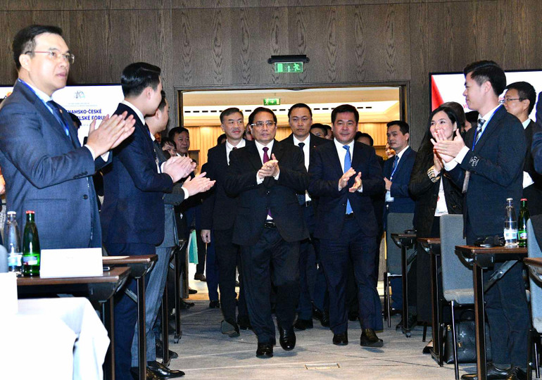 Thủ tướng Phạm Minh Chính tới tham dự Diễn đàn Doanh nghiệp Việt Nam-Cộng hòa Czech. (Ảnh: THANH GIANG)