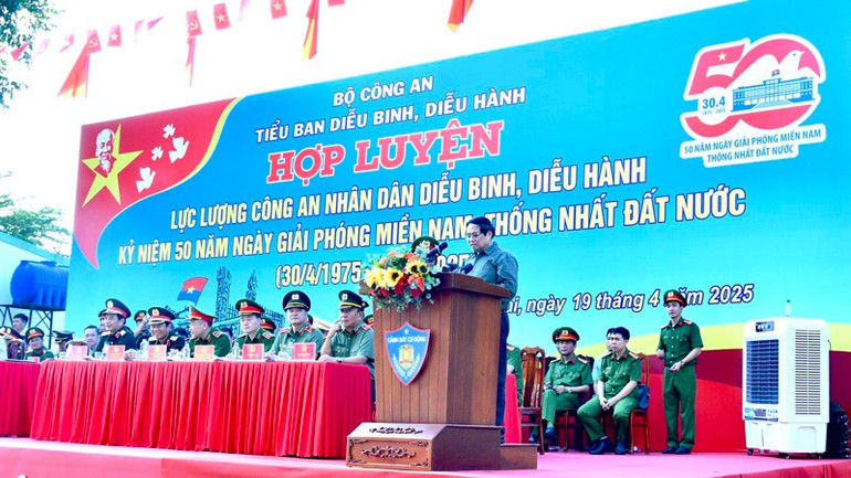 Quang cảnh buổi hợp luyện (Ảnh: THANH GIANG) Quang cảnh buổi hợp luyện (Ảnh: THANH GIANG)