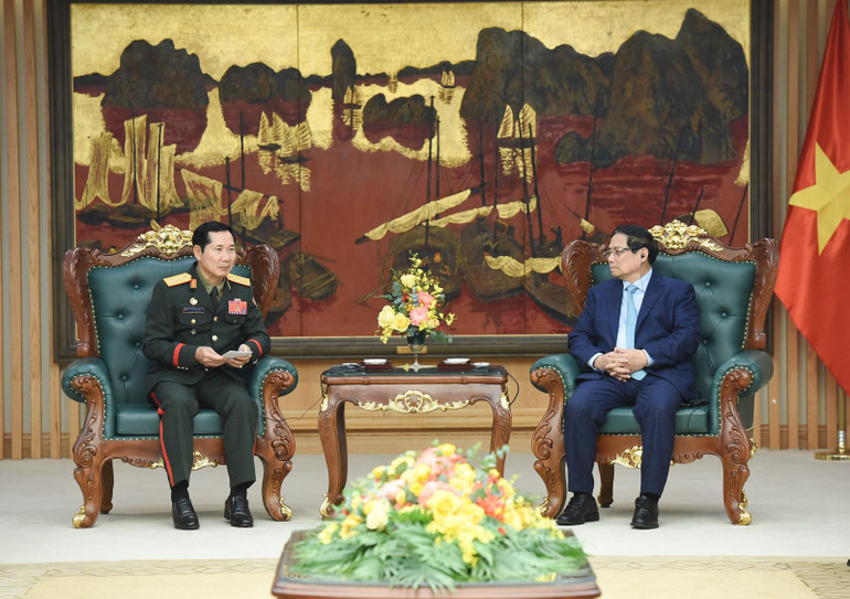 Thủ tướng Chính phủ Phạm Minh Chính tiếp Trung tướng Saichay Kommasith, Thứ trưởng Quốc phòng, Tổng Tham mưu trưởng Quân đội nhân dân Lào (Ảnh: TRẦN HẢI).