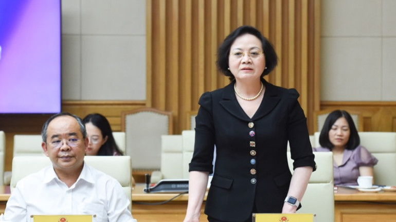 Bộ trưởng Nội vụ Phạm Thị Thanh Trà phát biểu ý kiến tại phiên họp. (Ảnh: TRẦN HẢI)