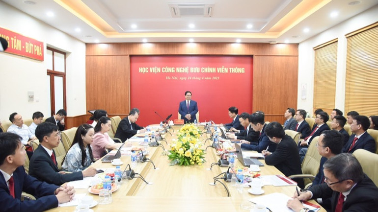 Quang cảnh buổi làm việc. (Ảnh: TRẦN HẢI) Quang cảnh buổi làm việc. (Ảnh: TRẦN HẢI)