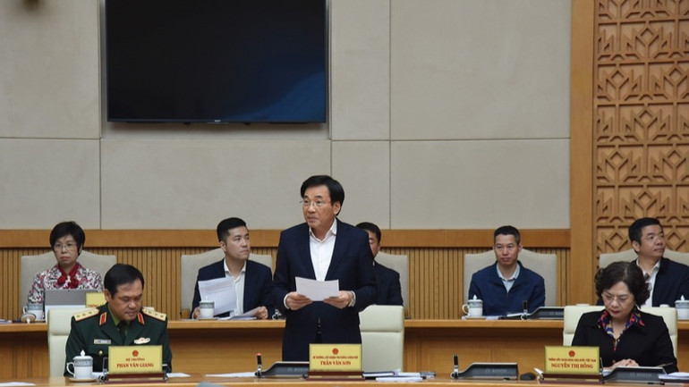 Bộ trưởng, Chủ nhiệm Văn phòng Chính phủ Trần Văn Sơn phát biểu ý kiến tại phiên họp. (Ảnh: TRẦN HẢI)