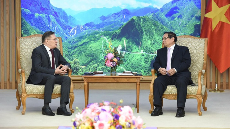 Thủ tướng Phạm Minh Chính tiếp Tổng Giám đốc Tập đoàn Năng lượng nguyên tử quốc gia Liên bang Nga (Rosatom) Alexey Likhachev. (Ảnh: TRẦN HẢI)