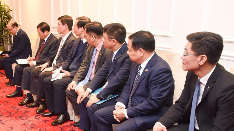 Lãnh đạo các bộ, ngành Việt Nam tham dự buổi tiếp. (Ảnh: TRẦN HẢI)