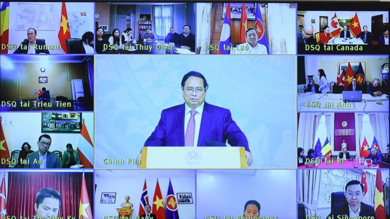 Hội nghị được truyền trực tuyến tới các cơ quan đại diện Việt Nam ở nước ngoài (Ảnh: TRẦN HẢI).