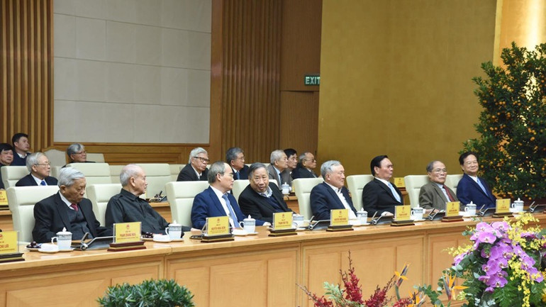 Các đồng chí nguyên Lãnh đạo Đảng, Nhà nước tham dự chương trình gặp mặt. (Ảnh: TRẦN HẢI)