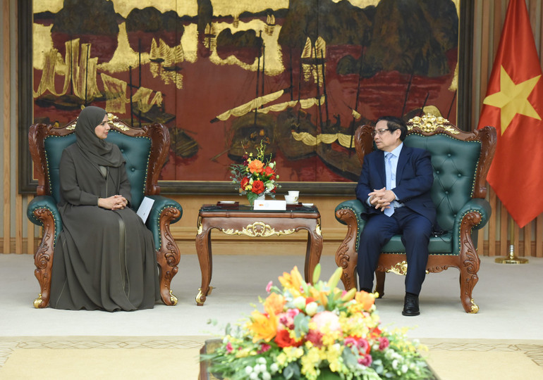 Thủ tướng Phạm Minh Chính tiếp Bộ trưởng Biến đổi khí hậu và Môi trường UAE Amna bint Abdullah Al Dahak (Ảnh: TRẦN HẢI).