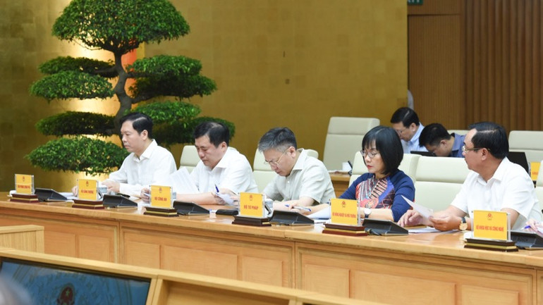 Lãnh đạo các bộ, ngành Trung ương tham dự cuộc họp. (Ảnh: TRẦN HẢI)