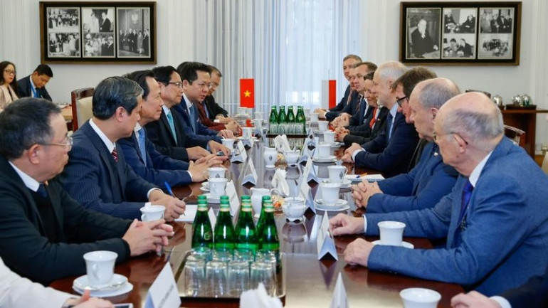 Thủ tướng Phạm Minh Chính tiếp Nhóm Nghị sĩ Hữu nghị Ba Lan - Việt Nam (Ảnh: NHẬT BẮC/VGP). Thủ tướng Phạm Minh Chính tiếp Nhóm Nghị sĩ Hữu nghị Ba Lan - Việt Nam (Ảnh: NHẬT BẮC/VGP).