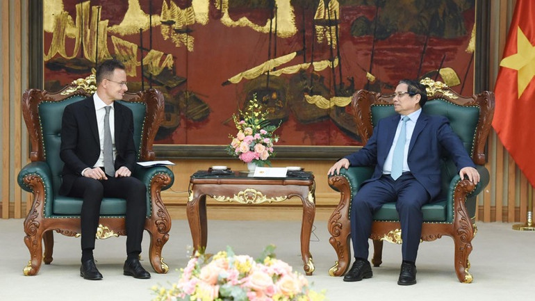 Thủ tướng Chính phủ Phạm Minh Chính tiếp Bộ trưởng Ngoại giao và Kinh tế đối ngoại Hungary Szijjártó Péter. (Ảnh: TRẦN HẢI)