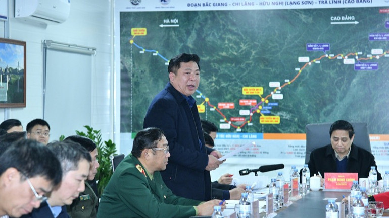 Bộ trưởng Giao thông vận tải Trần Hồng Minh phát biểu ý kiến tại cuộc họp (Ảnh: THANH GIANG)