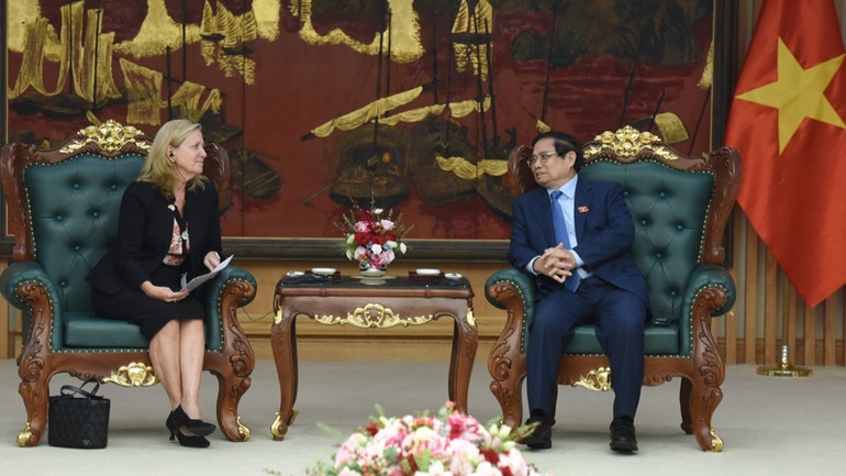 Thủ tướng Phạm Minh Chính tiếp bà Mariam J. Sherman, Giám đốc Quốc gia của Văn phòng Ngân hàng Thế giới (WB) khu vực Việt Nam, Lào, Campuchia. (Ảnh: TRẦN HẢI)