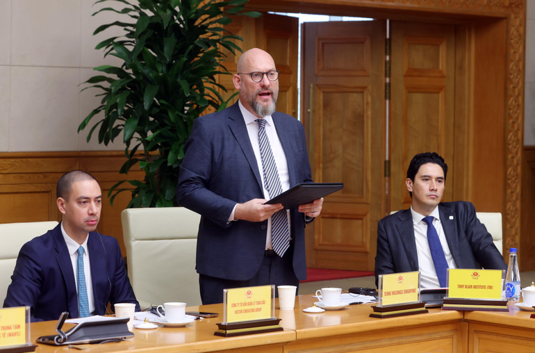 Ông Richard McClellan phát biểu ý kiến tại hội nghị (Ảnh: VGP).