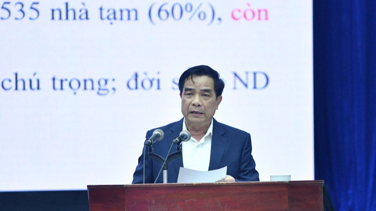 Chủ tịch Ủy ban nhân dân tỉnh Quảng Nam Lê Văn Dũng báo cáo Thủ tướng Chính phủ tại cuộc làm việc. (Ảnh: THANH GIANG)