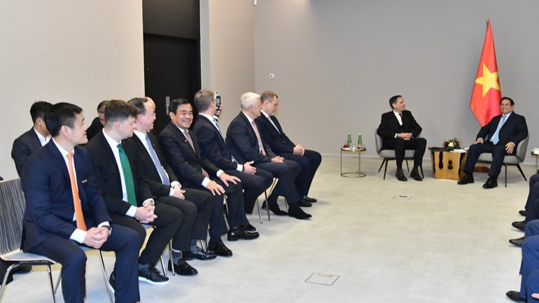 Đại diện lãnh đạo Tập đoàn ô-tô Skoda và Tập đoàn ô-tô Thành Công. (Ảnh: THANH GIANG)