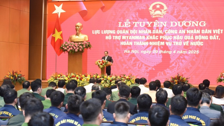 Quang cảnh buổi lễ. (Ảnh: TRẦN HẢI)