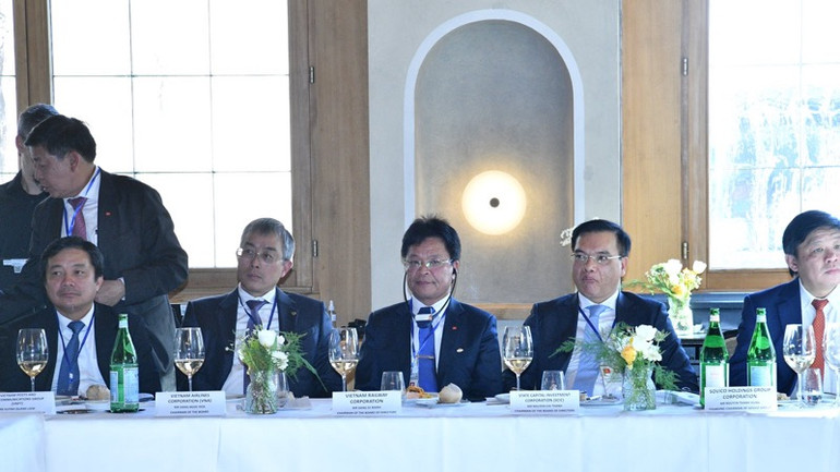 Đại diện lãnh đạo các Tập đoàn, doanh nghiệp của Việt Nam tham dự Tọa đàm. (Ảnh: THANH GIANG) Đại diện lãnh đạo các Tập đoàn, doanh nghiệp của Việt Nam tham dự Tọa đàm. (Ảnh: THANH GIANG)