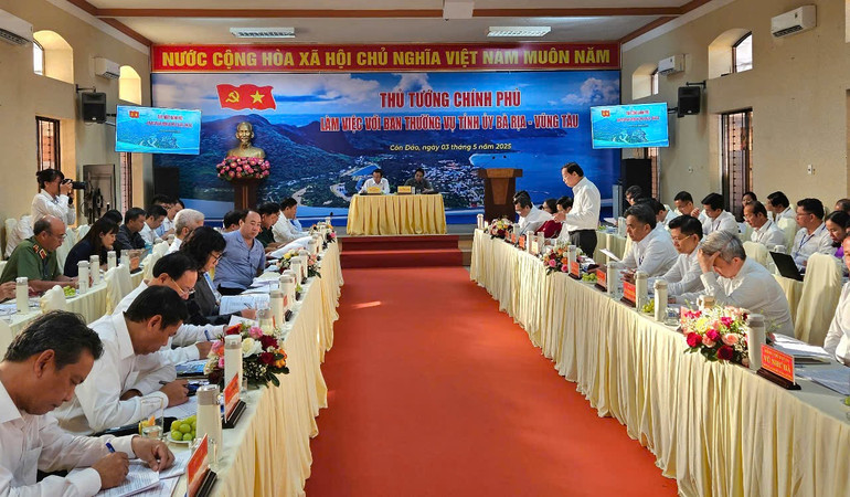 Quang cảnh buổi làm việc. (Ảnh: VŨ TÂN) Quang cảnh buổi làm việc. (Ảnh: VŨ TÂN)