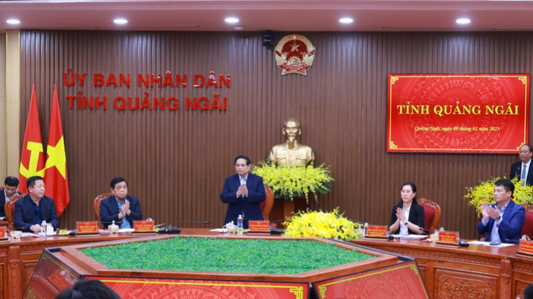 Thủ tướng Phạm Minh Chính chủ trì cuộc làm việc với Ban Thường vụ Tỉnh ủy Quảng Ngãi. (Ảnh: THANH GIANG)