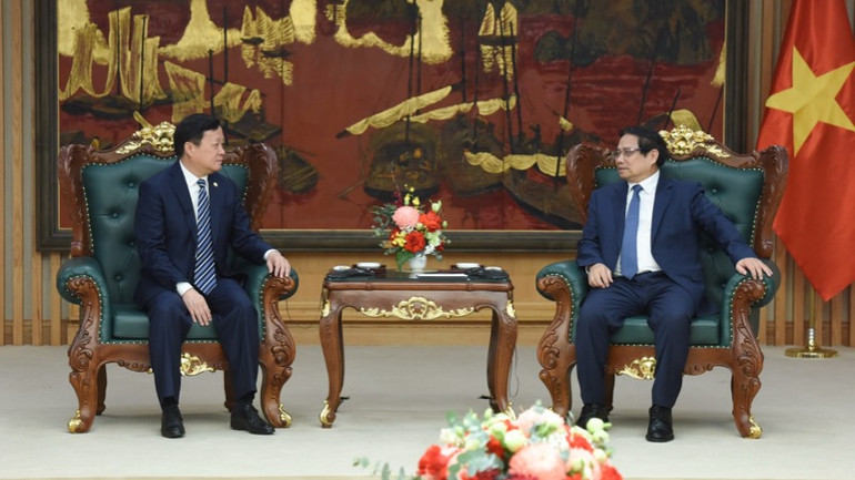 Thủ tướng Phạm Minh Chính tiếp Chủ tịch Tập đoàn Máy bay thương mại Trung Quốc (COMAC) Hạ Đông Phong. (Ảnh: TRẦN HẢI)