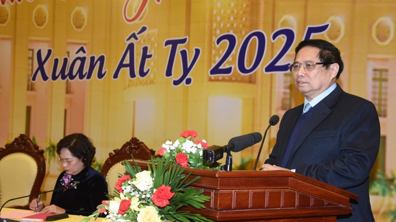 Thủ tướng Phạm Minh Chính phát biểu ý kiến chỉ đạo ngành ngân hàng. (Ảnh: TRẦN HẢI)