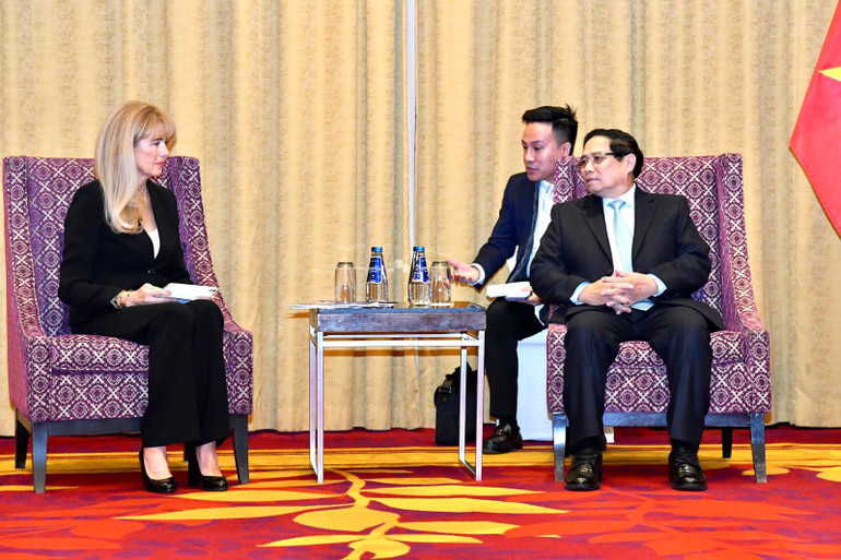 Thủ tướng Phạm Minh Chính tiếp bà Malgorzata Adamkiewicz, Chủ tịch Tập đoàn Adamed. (Ảnh: THANH GIANG)