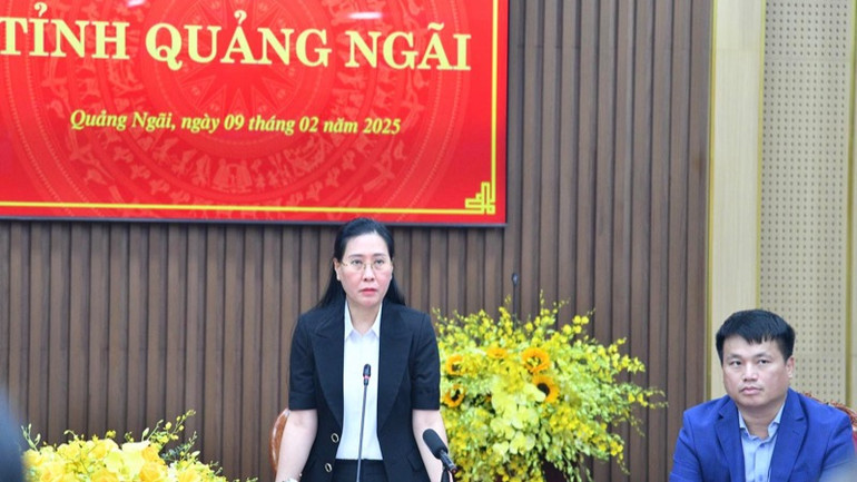 Bí thư Tỉnh ủy Quảng Ngãi Bùi Thị Quỳnh Vân phát biểu ý kiến tại cuộc làm việc. (Ảnh: THANH GIANG)