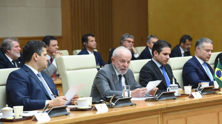 Tổng thống Brazil Luiz Inácio Lula da Silva và các quan chức Brazil. (Ảnh: TRẦN HẢI)